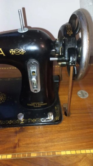 Máquina de coser antigua