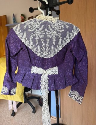 Traje de fallera lila con encaje