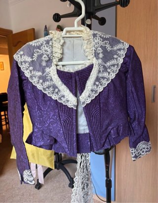 Traje de fallera lila con encaje