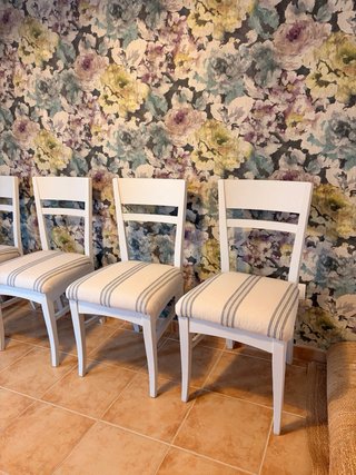 Sillas de comedor blancas y beige