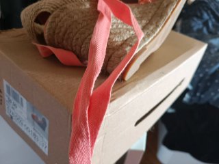 Sandalias de cuña con lazo naranja