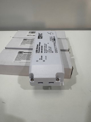 33 Controladores LED Actec Q8H-24V-60W