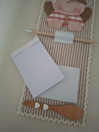 Porta blocknotes da cucina realizzato a mano
