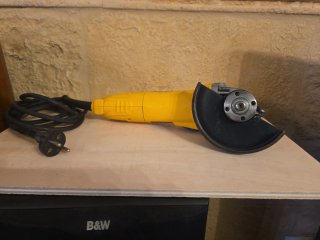 Radial Dewalt 850w.