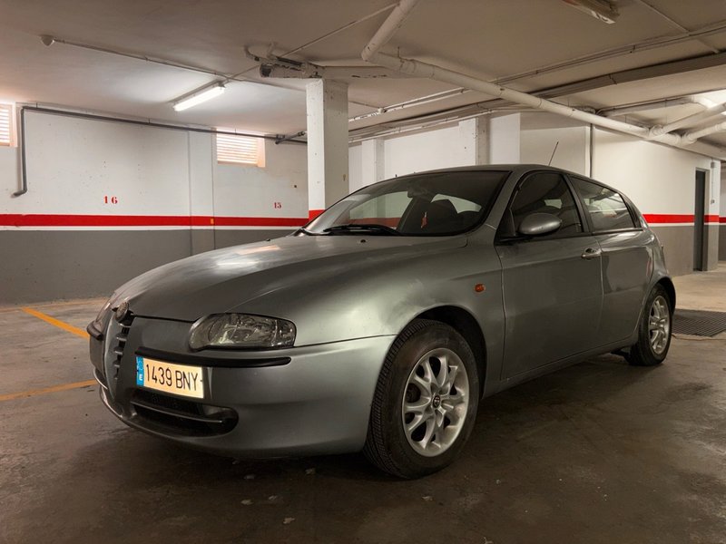 Alfa Romeo 147 2001 - foto 1