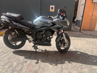 Yamaha FZ6S Naked Gris