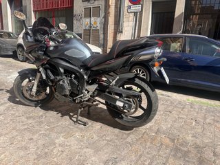 Yamaha FZ6S Naked Gris
