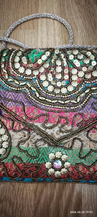 Bolso de mano con abalorios y lentejuelas