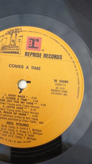 Neil Young - Comes A Time LP 1978 edição Italiana