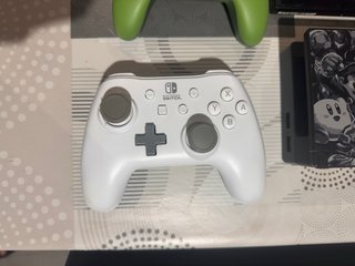 Nintendo Switch FIFA 20 + Controller
