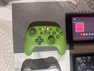 Nintendo Switch FIFA 20 + Controller