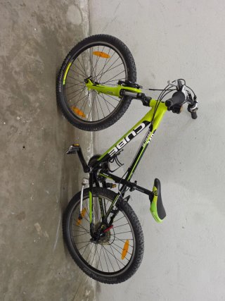 Bicicleta MTB Cube 240 Race