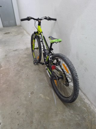 Bicicleta MTB Cube 240 Race