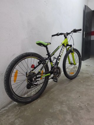 Bicicleta MTB Cube 240 Race