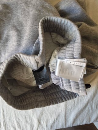 Pantalón corto Adidas gris