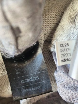 Pantalón corto Adidas gris