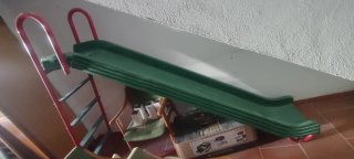 Tobogán verde infantil