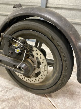Patinete eléctrico negro