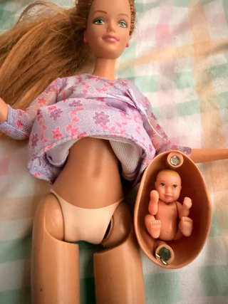 Midge Barbie incinta