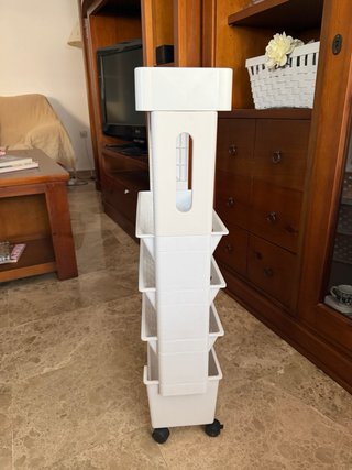 Carrito para organizar mesa de estudio.