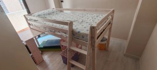 Cama alta infantil madera con escritorio