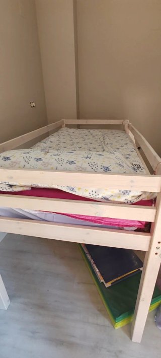 Cama alta infantil madera con escritorio