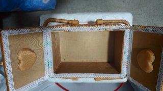 Caja antigua mimbre floral