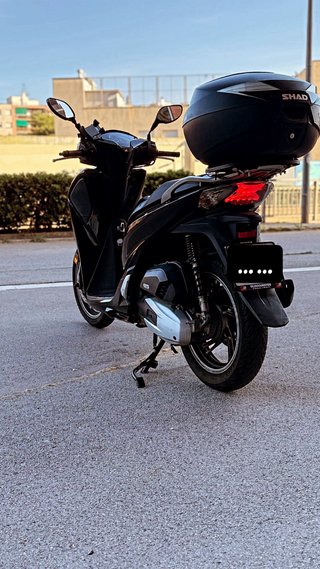 Honda SH 125 la vendo por motivo de viaje