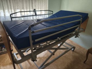 Cama geriátrica articulada