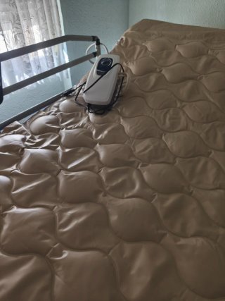 Cama geriátrica articulada