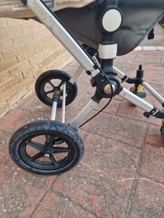 Bugaboo Camaleón Beige/Negro + Paraguas y Saco