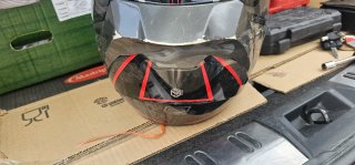 Casco integral negro y rojo