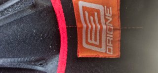 Casco integral negro y rojo