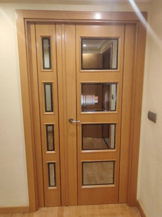 Puerta comedor haya con cristales