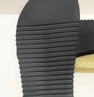 Sandalias piel dorada con hebilla Janet & Janet 39