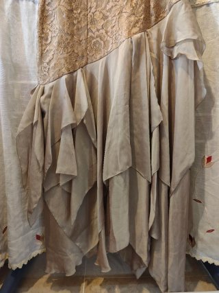 Vestido de Fiesta Champagne Encaje Asimétrico