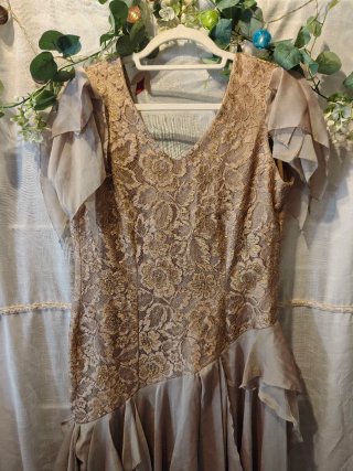 Vestido de Fiesta Champagne Encaje Asimétrico