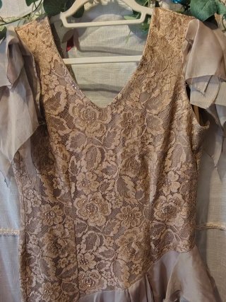 Vestido de Fiesta Champagne Encaje Asimétrico