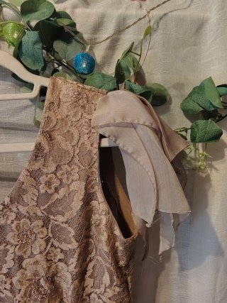 Vestido de Fiesta Champagne Encaje Asimétrico
