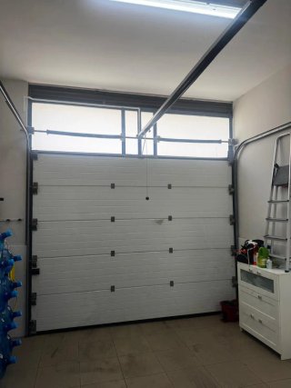 Portón Eléctrico Negro