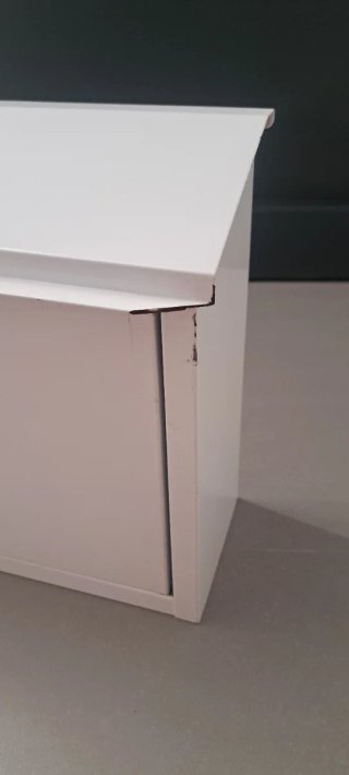 Buzón blanco con llave