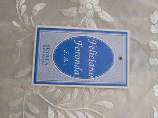 Mantón Seda Bordada a mano Marfil Crudo.