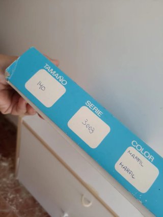 Mantón Seda Bordada a mano Marfil Crudo.