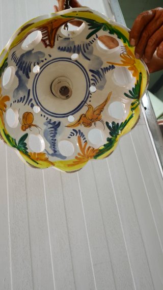 Lámpara de cerámica colgante decorada