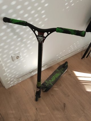 Patinete Freestyle Negro y Verde