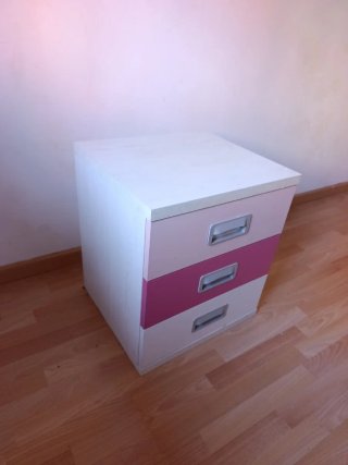 Cajonera 3 cajones rosa y blanco ( SE REGALA )