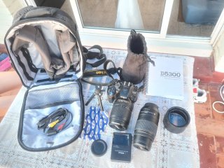 Cámara Nikon D5300 Kit Completo + Mochila
