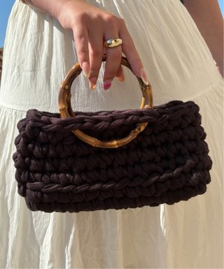 Pochette uncinetto con manici in bambù