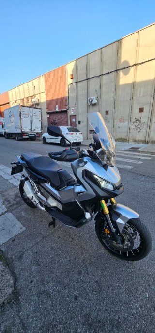 Honda X-ADV 2018 Plata 80.000 km ITV 2028