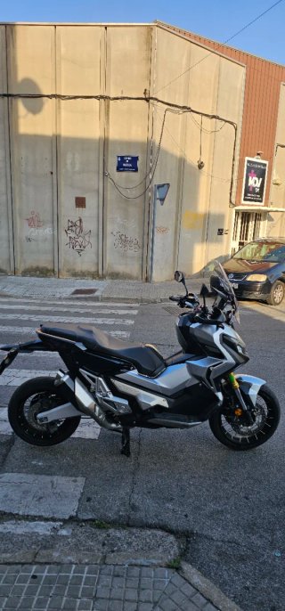 Honda X-ADV 2018 Plata 80.000 km ITV 2028